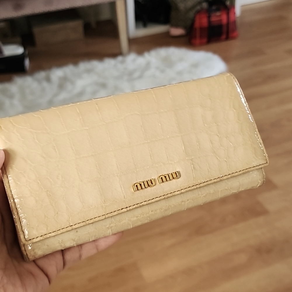LOW START MIU MIU